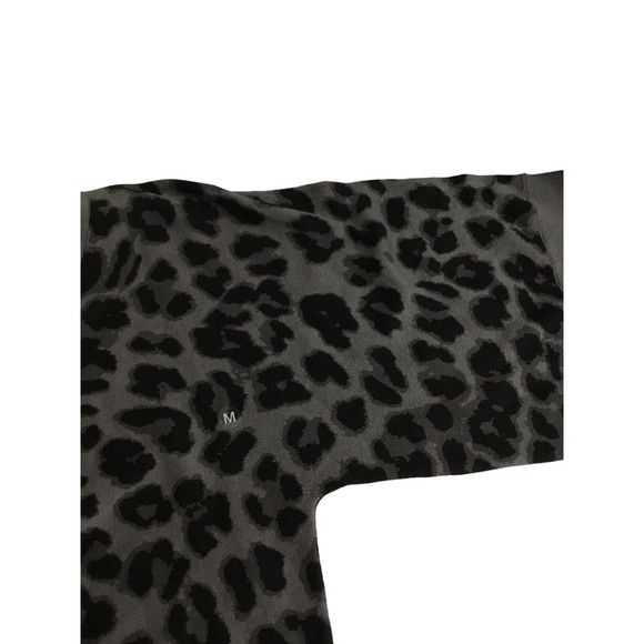 New York & Company Black and Gray Animal Print Top NWT Size M - Picture 4 of 10